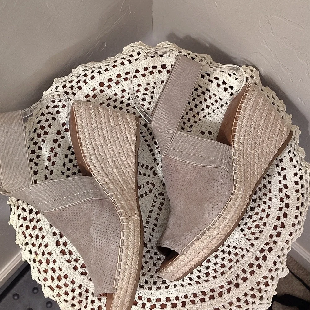 Gentle Souls Kenneth Cole Colleen Wedge Sandals Tan Neutral Sz 7 Minimalist